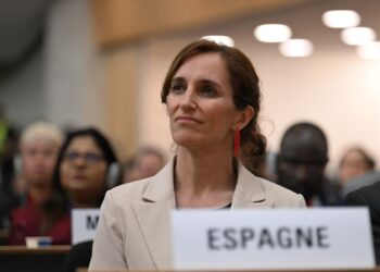 Mónica García: «No hay salud posible entre las ruinas. No hay salud global sin paz»