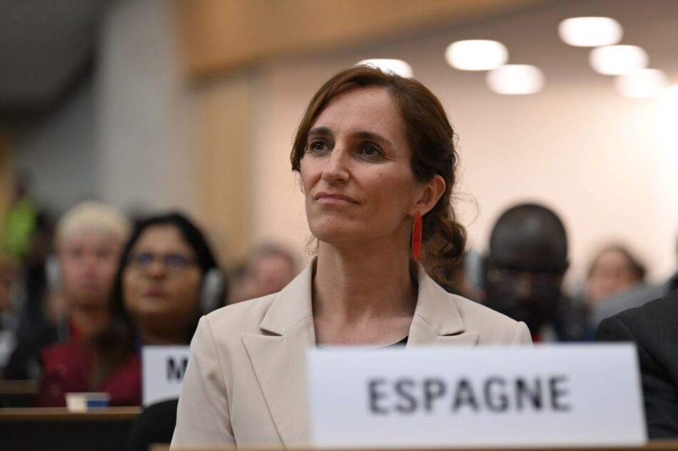 Mónica García: «No hay salud posible entre las ruinas. No hay salud global sin paz»