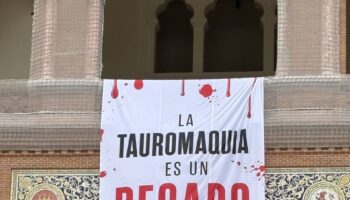El mensaje de PETA: “Las corridas de toros son un pecado” toma la plaza de toros Las Ventas 