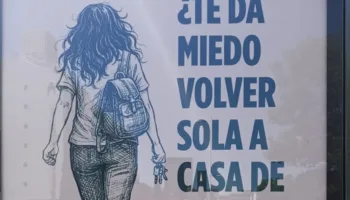 FACUA insta a los ayuntamientos de Granada y Almería a retirar la cartelería de Vox por contener mensajes racistas y discriminatorios