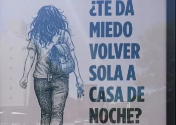 FACUA insta a los ayuntamientos de Granada y Almería a retirar la cartelería de Vox por contener mensajes racistas y discriminatorios