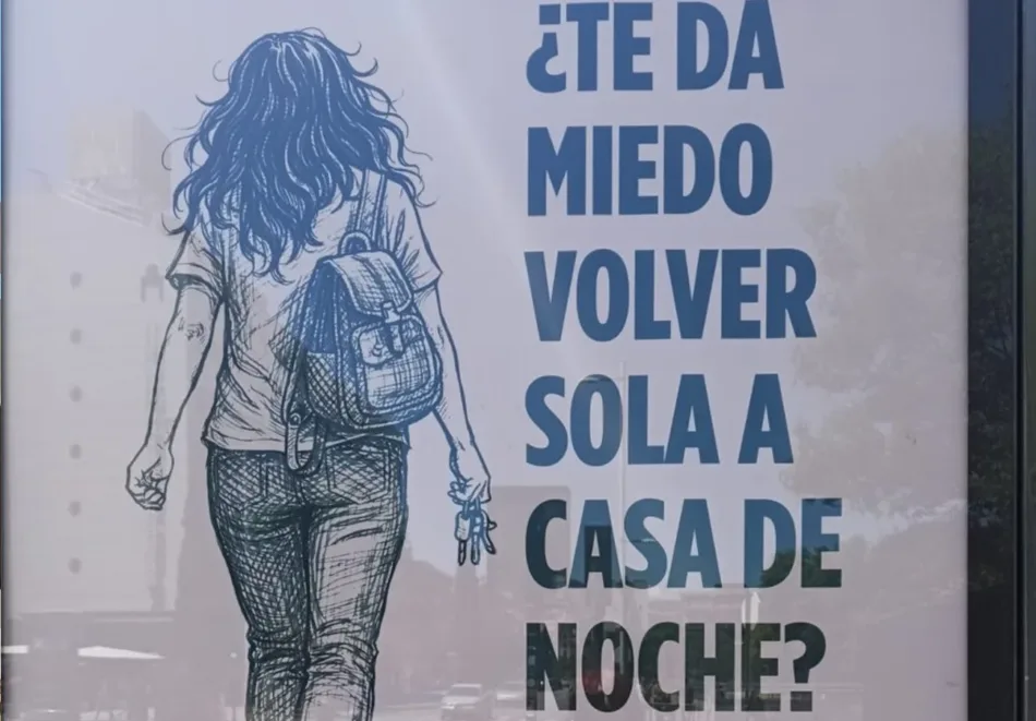 FACUA insta a los ayuntamientos de Granada y Almería a retirar la cartelería de Vox por contener mensajes racistas y discriminatorios