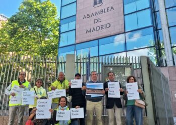 Montecarmelo registra una propuesta ciudadana en la Asamblea de Madrid para que legisle contra cantones industriales en entornos escolares