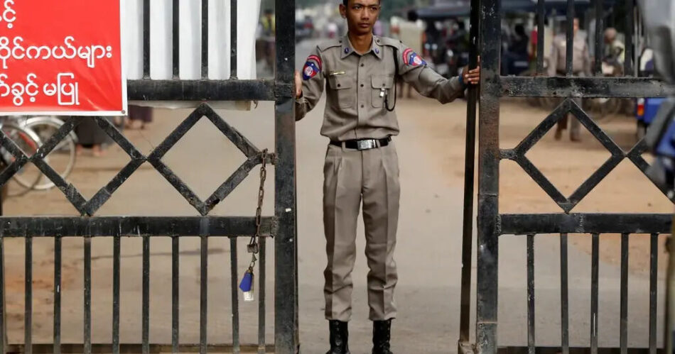 Myanmar concede amnistía a miles de reclusos