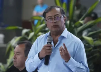 Gustavo Petro denuncia plan de desinformación contra candidatura de Iván Cepeda