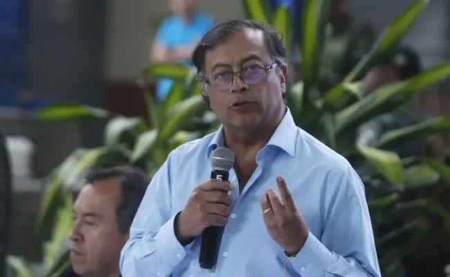 Gustavo Petro denuncia plan de desinformación contra candidatura de Iván Cepeda