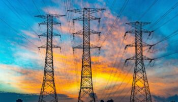 FACUA acusa a Bruselas de plegarse al lobby de las eléctricas en su intención de que España elimine la tarifa semirregulada PVPC