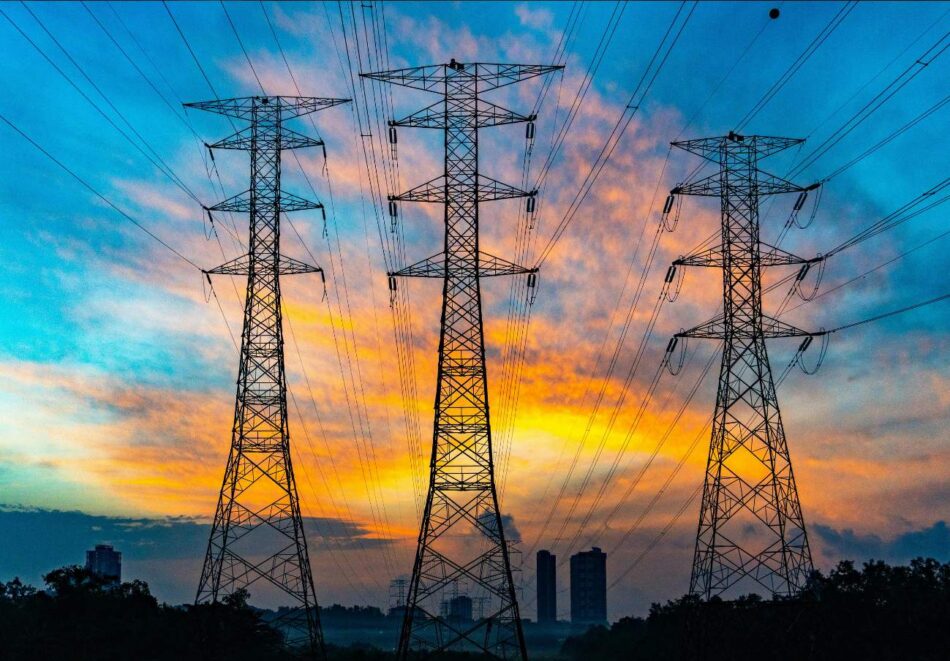 FACUA acusa a Bruselas de plegarse al lobby de las eléctricas en su intención de que España elimine la tarifa semirregulada PVPC