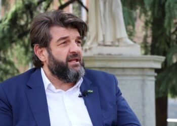 Podemos Alcalá de Henares denuncia el inmovilismo del Ayuntamiento ante los presuntos delitos de acoso sexual del portavoz de VOX Víctor Acosta