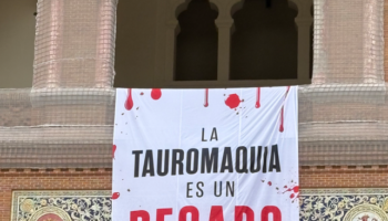 El mensaje de PETA: “Las corridas de toros son un pecado” toma la plaza de toros Las Ventas 