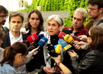 Ada Colau i diversos activistes declaren davant la Fiscalia de l’Audiència Nacional pels crims de guerra i maltractaments de l’Estat d’Israel