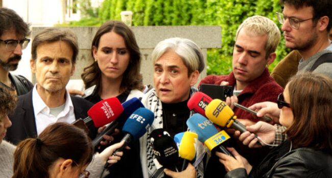 Ada Colau i diversos activistes declaren davant la Fiscalia de l’Audiència Nacional pels crims de guerra i maltractaments de l’Estat d’Israel