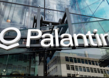 Els Comuns obren una ofensiva institucional pels contractes amb Palantir