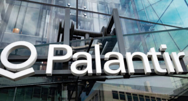 Els Comuns obren una ofensiva institucional pels contractes amb Palantir