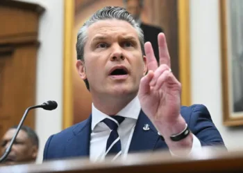 Senado de EE. UU. exige a Hegseth la verdad sobre masacre en Irán
