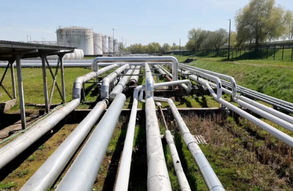 Alerta en EE. UU. por caída de reservas ante crisis en Ormuz