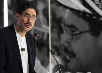 Iván Cepeda acepta resultados presidenciales y denuncia injerencia de EEUU