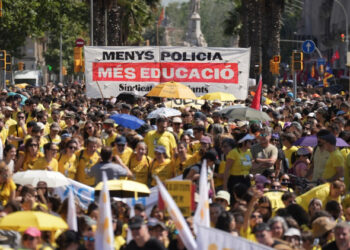 ERC i els Comuns bloquegen les millores a l’educació i es converteixen en còmplices del PSC en el conflicte educatiu