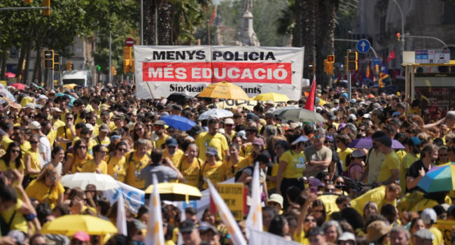 ERC i els Comuns bloquegen les millores a l’educació i es converteixen en còmplices del PSC en el conflicte educatiu