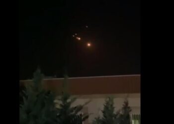 CGRI golpea la base aérea israelí de Ramat David con misiles balísticos