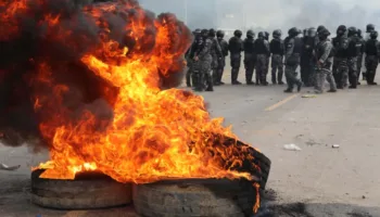Evo Morales y colectivos de Bolivia denuncian amenaza militar tras ley de estado de excepción