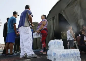 Venezuela asiste a familias en 10 campamentos temporales desplegados en La Guaira