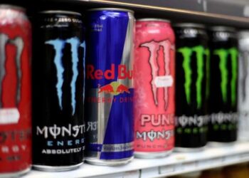 Consumo lanza a consulta pública el anteproyecto de ley que plantea prohibir la venta de bebidas energéticas a menores de 16 años