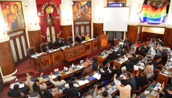 Diputados de Bolivia debaten reglamento de estado de excepción