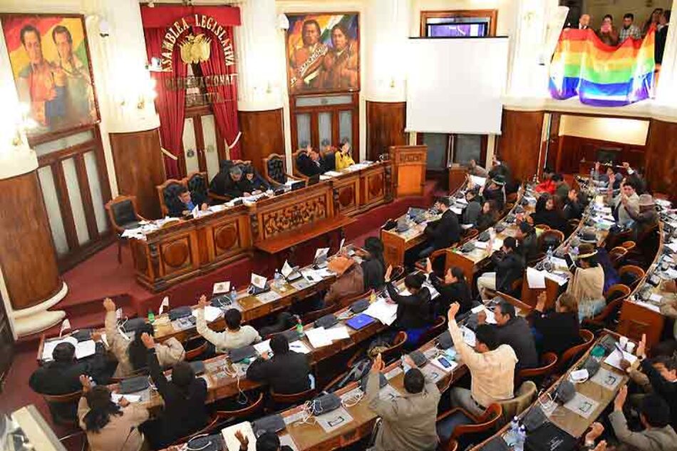 Diputados de Bolivia debaten reglamento de estado de excepción