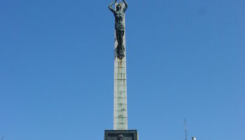 Cantabristas considera “lamentable y trasnochado” que PP, Vox y PRC se alíen para defender el monumento franquista de Carrero Blanco en Santoña