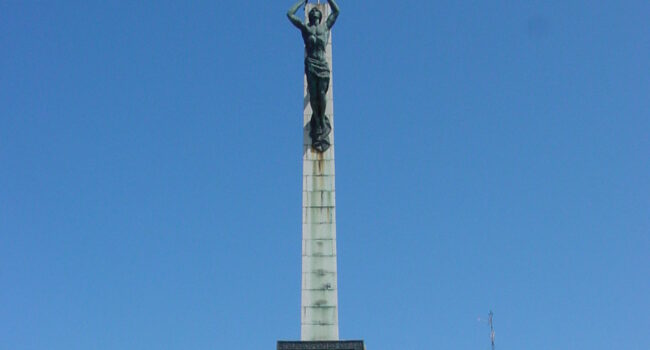 Cantabristas considera “lamentable y trasnochado” que PP, Vox y PRC se alíen para defender el monumento franquista de Carrero Blanco en Santoña