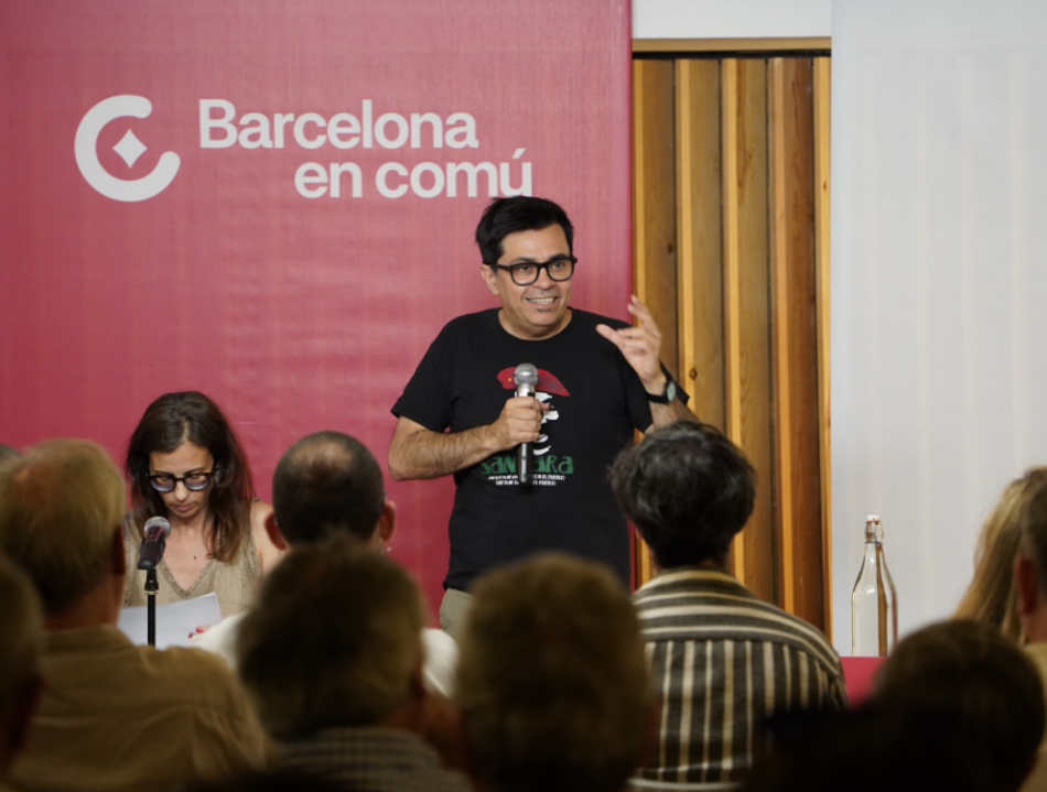 Pisarello llama a la «movilización permanente» de BComú para ganar a las municipales con la alegría por bandera