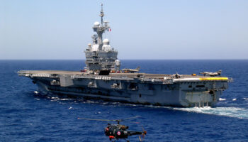 Portaaviones francés abandona el Medio Oriente y regresa a casa