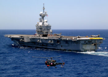 Portaaviones francés abandona el Medio Oriente y regresa a casa