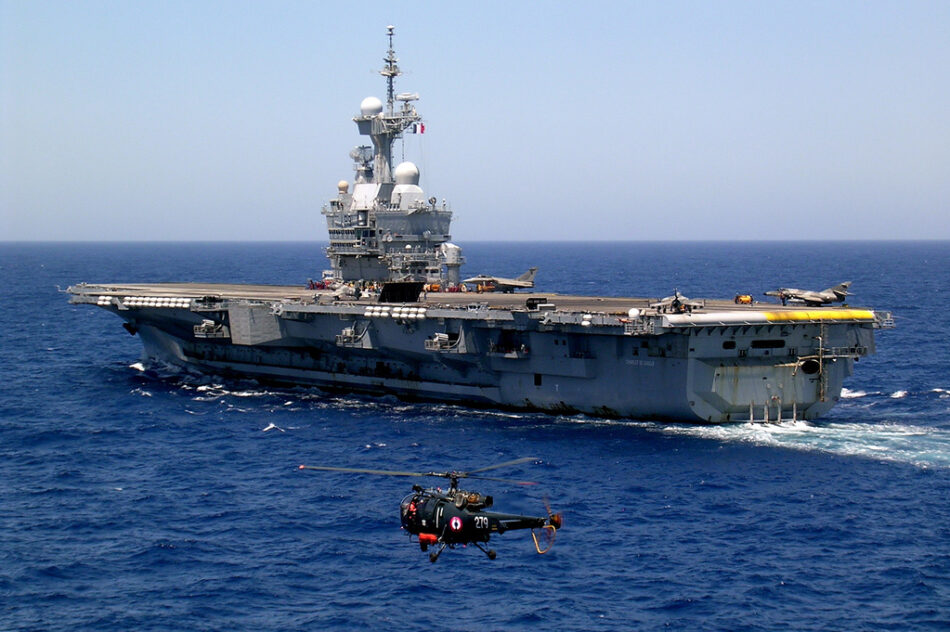 Portaaviones francés abandona el Medio Oriente y regresa a casa