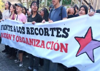 Estudiantes chilenos mantienen llamado a protesta contra recortes