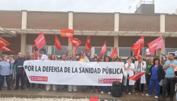 CCOO celebra una concentración en defensa de la sanidad pública en el Hospital de Sagunto