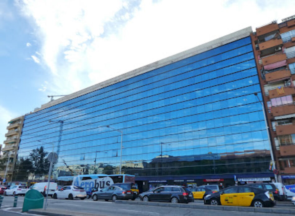 La DGT de Barcelona s’ofega per falta de personal