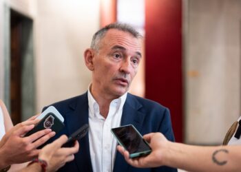 Enrique Santiago muestra su “profunda satisfacción” tras aprobar todos los grupos del Congreso una declaración institucional sobre el acuerdo de paz entre Armenia y Azerbaiyán