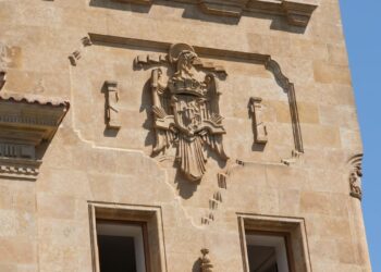 Exigen la retirada de los vestigios franquistas de Salamanca, como la calle dedicada al que fue alcalde y diputado franquista, padre de Mañueco