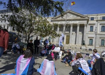 Plataforma Trans celebra la PNL registrada en el Congreso para exigir al Gobierno el cumplimiento de la Ley 4/2023 con las personas trans migrantes