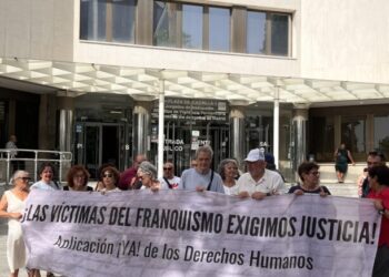 Carlos Serrano, víctima de torturas del franquismo, declara en los Juzgados de Madrid en un nuevo paso contra la impunidad 