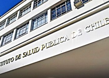 Chile. Instituto de Salud Pública: Gobierno pretende eliminar programa estratégico cuya privatización cuesta 400% más al Estado