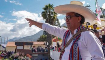 Una movilización exige en Perú transparencia en el conteo de votos de balotaje