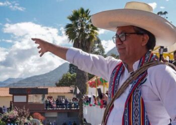 Una movilización exige en Perú transparencia en el conteo de votos de balotaje