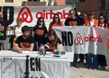 Prórrogas aceptadas: Las vecinas de Vivenio organizadas con el Sindicat consiguen alargar sus contratos
