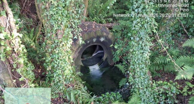 Denuncian o abandono de rodas xigantes en ríos de Touro e O Pino