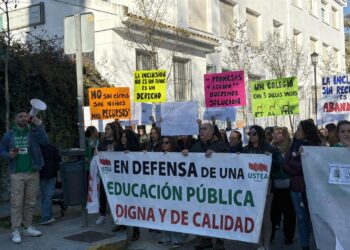 USTEA llama a organizaciones sindicales y al profesorado andaluz a manifestarse en septiembre ante el deterioro de la educación pública