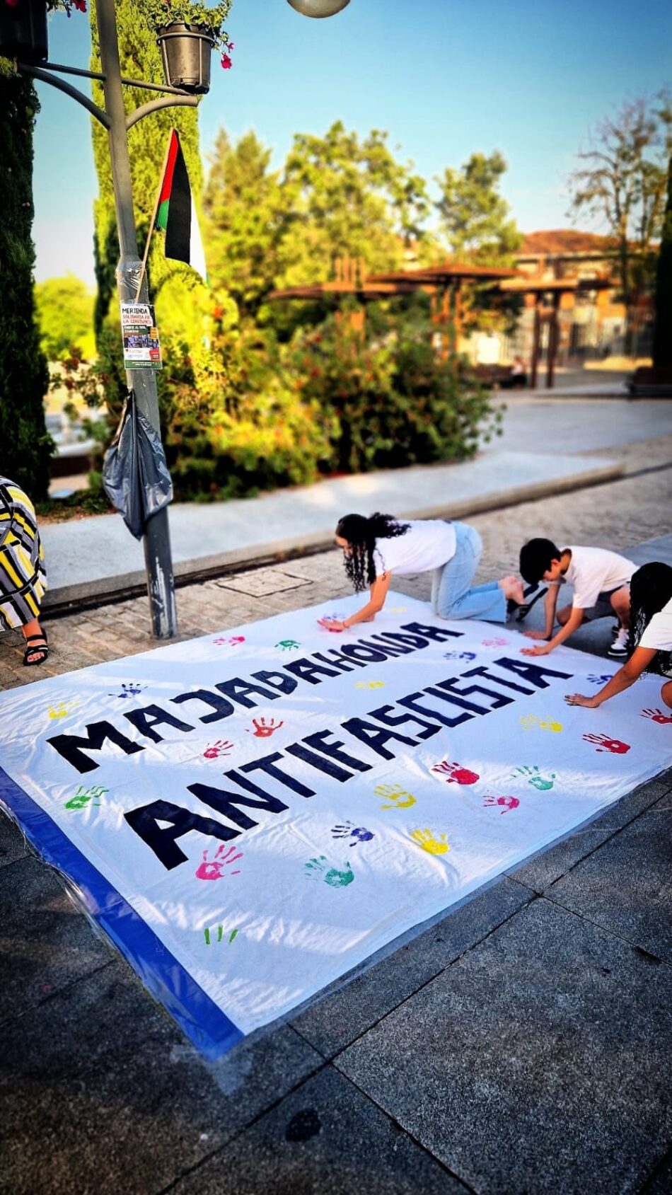 La III Merienda Solidaria reúne a vecinos y colectivos de Majadahonda en apoyo a Gaza y presenta la nueva Coordinadora Antifascista