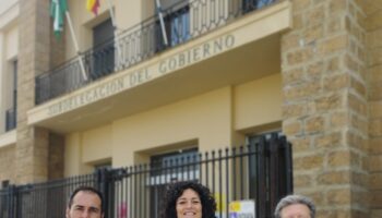 USTEA entrega en las Subdelegaciones del Gobierno de Andalucía miles de firmas para exigir por un acceso justo para el personal interino docente